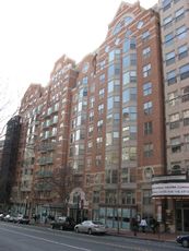 094 Moderne Fassade, 7th St..JPG